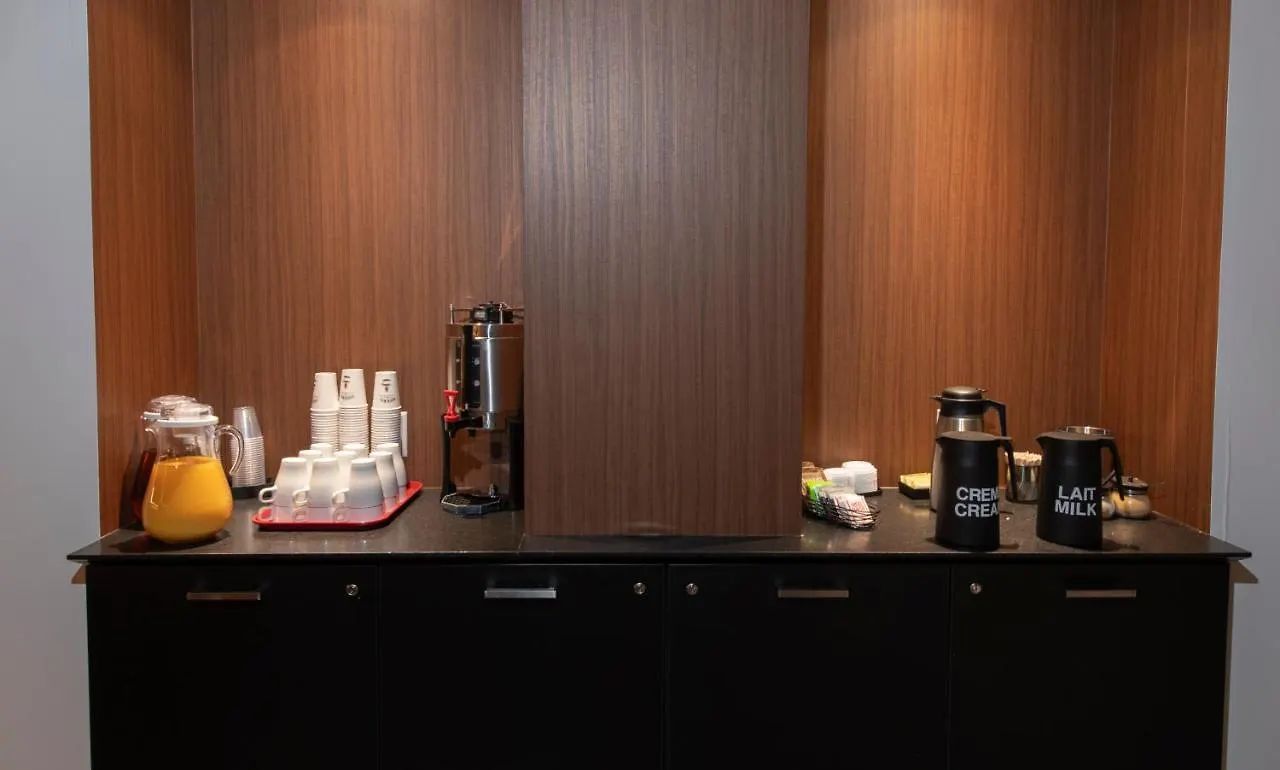 Grand Times Hotel - Aeroport De Quebec 4*,