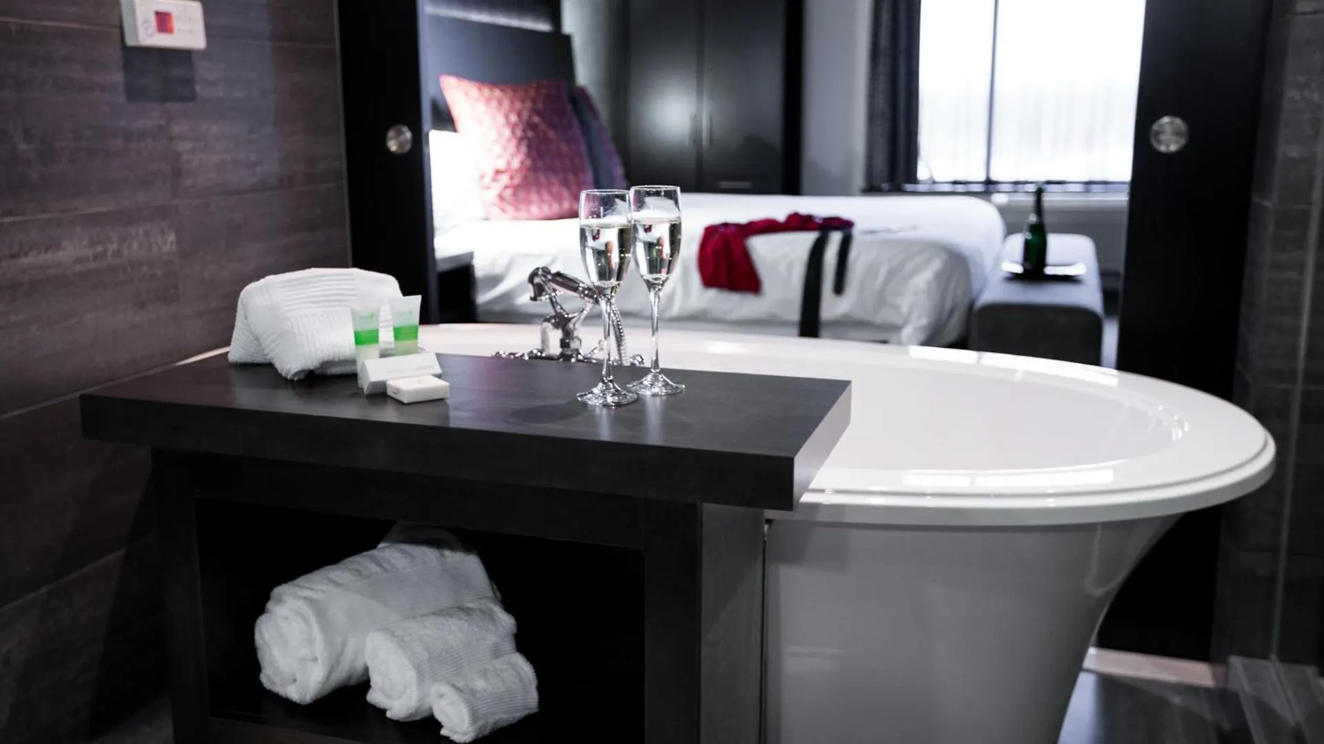 Grand Times Hotel - Aeroport De Quebec 4*,