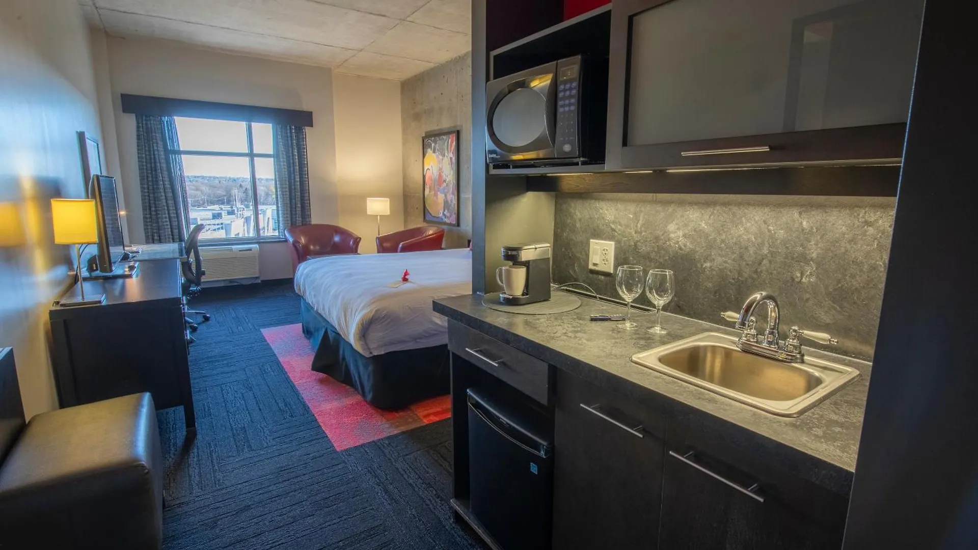 Grand Times Hotel - Aeroport De Quebec 4*, Québec