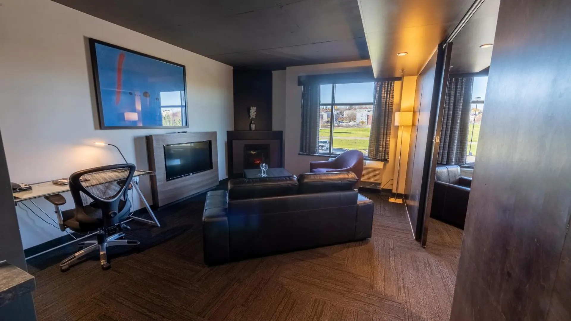 Grand Times Hotel - Aeroport De Quebec 4*,